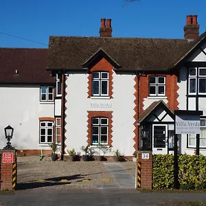 Guest house Gatwick, Horley