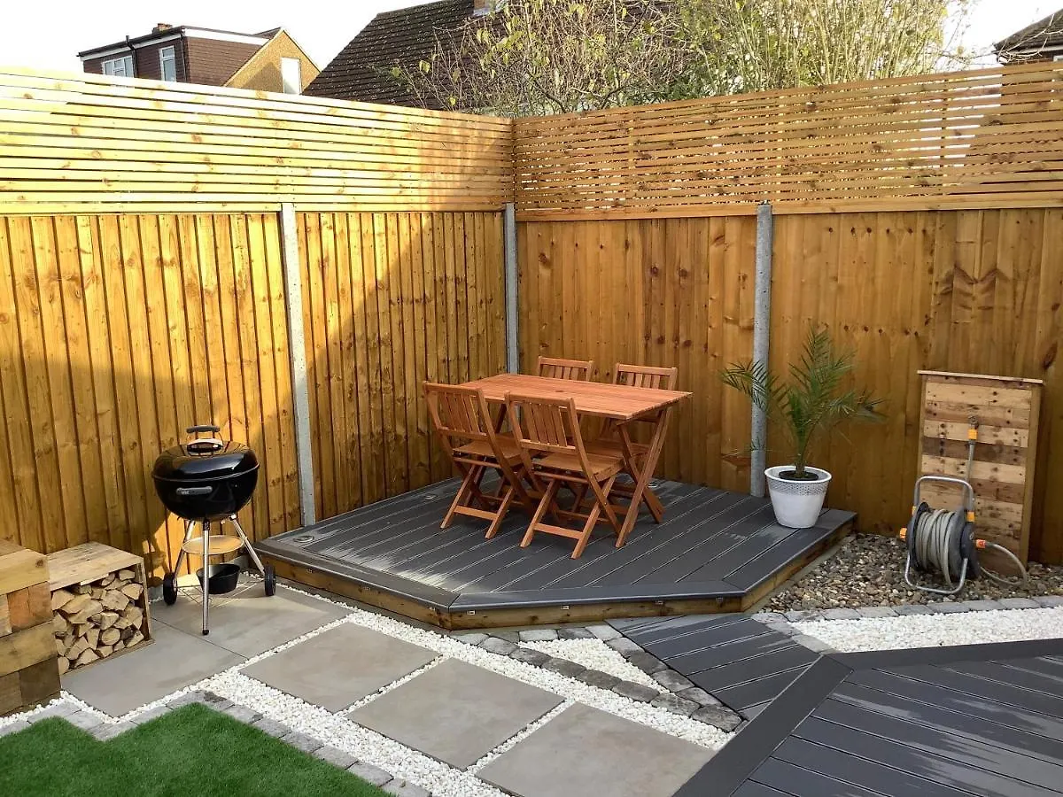 Carolyn'S Place Ruislip Aparthotel