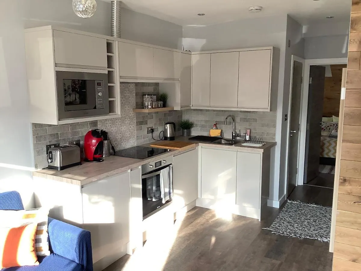Carolyn'S Place Ruislip Aparthotel
